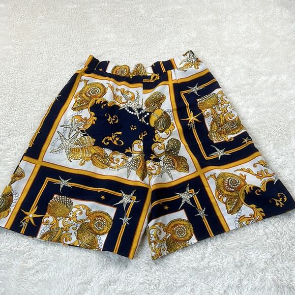 Vintage 80s Joyce gold and navy seashell novelty print silky shorts, size 8 - Picture 2 of 11